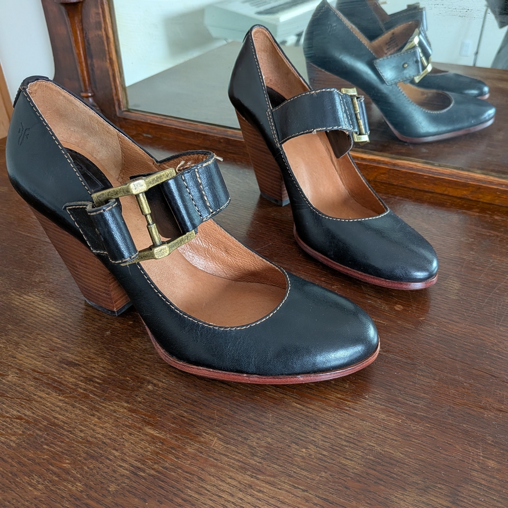 Frye 8M Andrea MJ black leather chunky wedge heels with buckles
